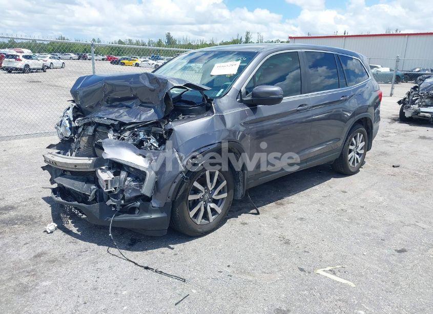 Photo 2 of 2019 Honda Pilot EX (VIN 5FNYF5H31KB008884)