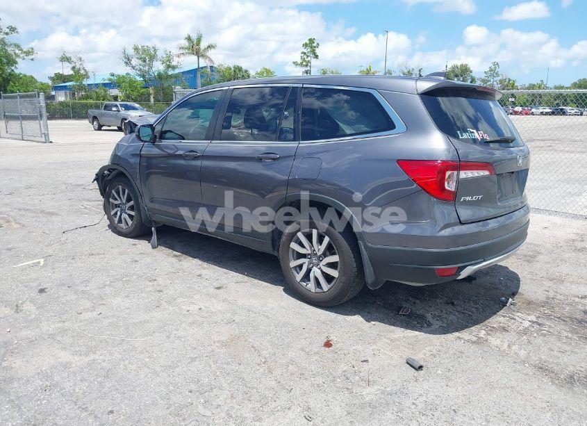 Photo 3 of 2019 Honda Pilot EX (VIN 5FNYF5H31KB008884)
