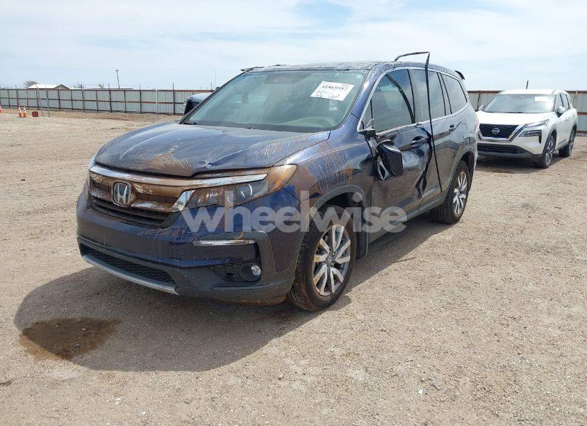 Photo 2 of 2019 Honda Pilot EX (VIN 5FNYF5H32KB038606)