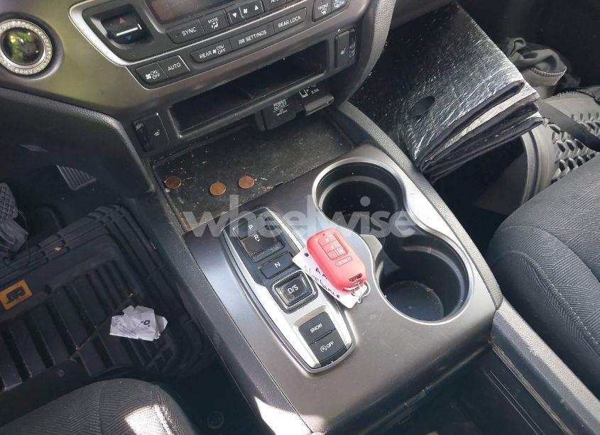 Photo 11 of 2021 Honda Pilot 2WD EX (VIN 5FNYF5H32MB016463)