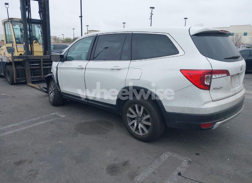 Photo 3 of 2021 Honda Pilot 2WD EX (VIN 5FNYF5H32MB016463)