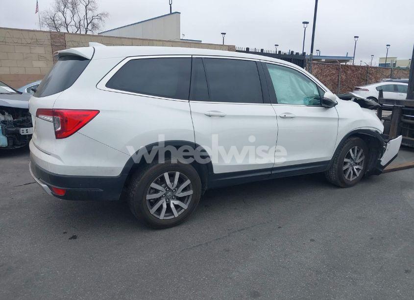 Photo 4 of 2021 Honda Pilot 2WD EX (VIN 5FNYF5H32MB016463)