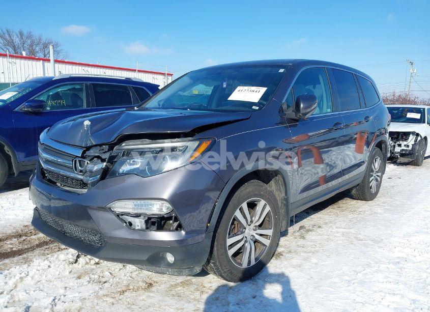 Photo 2 of 2018 Honda Pilot EX (VIN 5FNYF5H33JB006276)