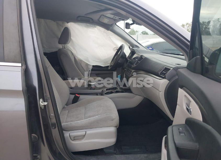 Photo 5 of 2019 Honda Pilot EX (VIN 5FNYF5H33KB004173)