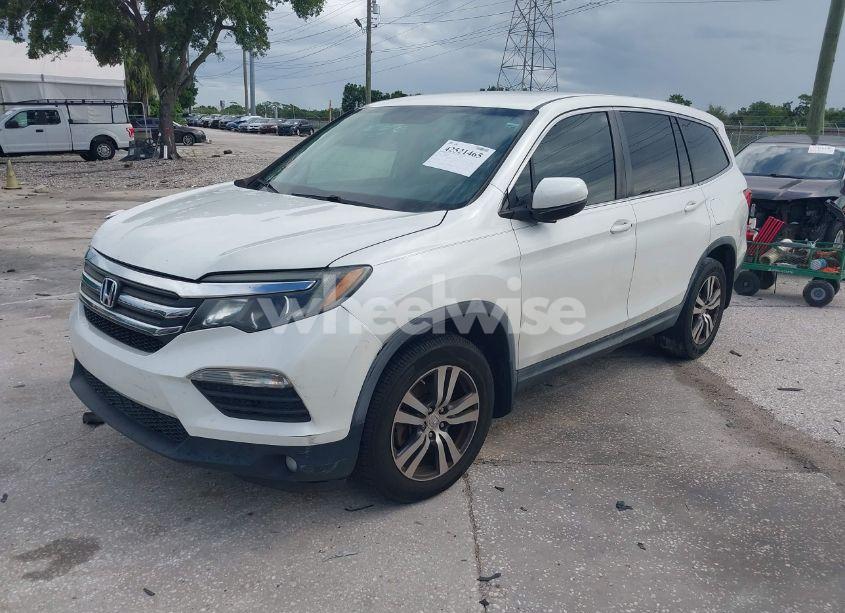 Photo 2 of 2016 Honda Pilot EX (VIN 5FNYF5H35GB001217)