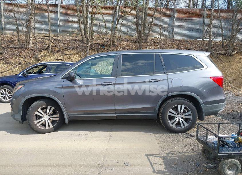 Photo 15 of 2016 Honda Pilot EX (VIN 5FNYF5H35GB028174)