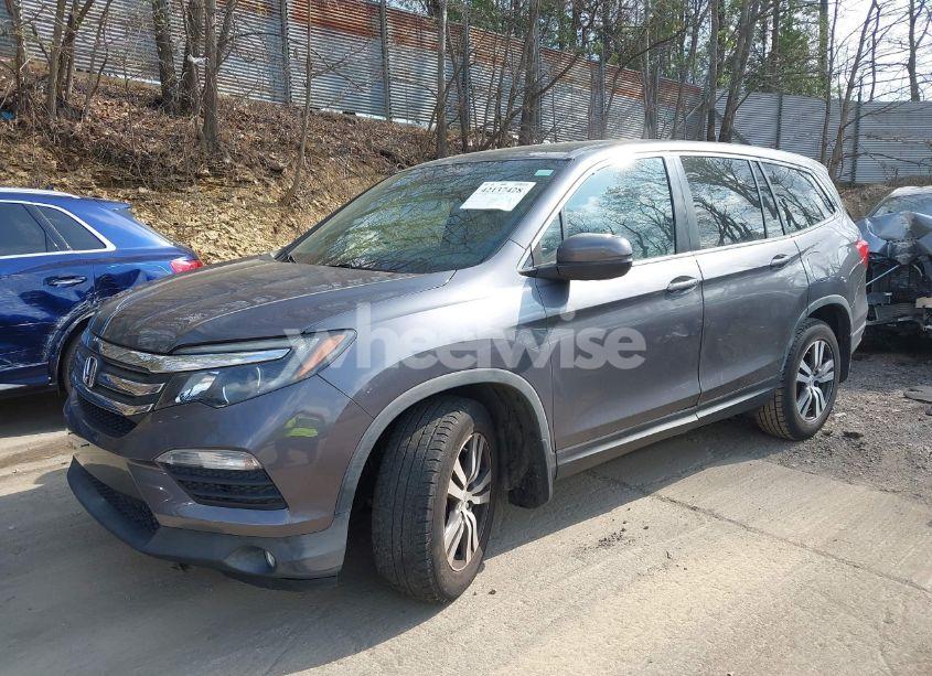 Photo 2 of 2016 Honda Pilot EX (VIN 5FNYF5H35GB028174)
