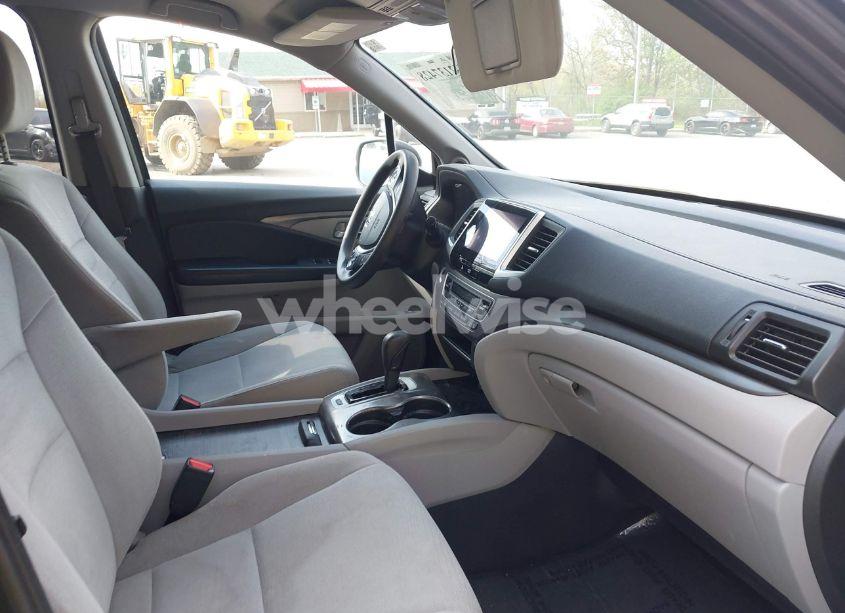 Photo 5 of 2016 Honda Pilot EX (VIN 5FNYF5H35GB028174)