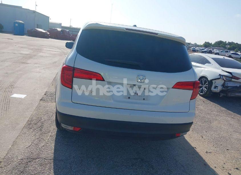 Photo 16 of 2018 Honda Pilot EX (VIN 5FNYF5H36JB010998)