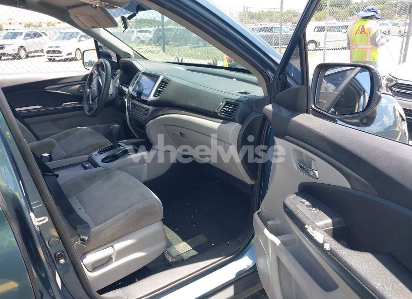 Photo 5 of 2016 Honda Pilot EX (VIN 5FNYF5H37GB029455)