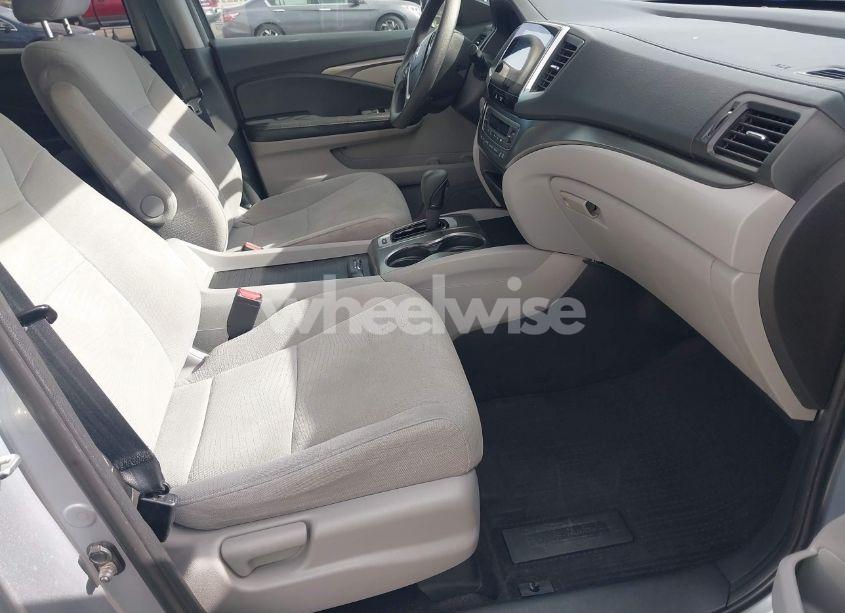 Photo 5 of 2018 Honda Pilot EX (VIN 5FNYF5H38JB000344)