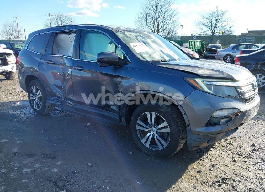 2017 Honda Pilot EX (VIN 5FNYF5H39HB017549) main photo