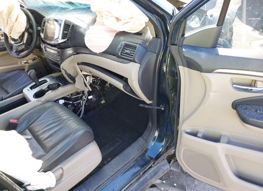 Photo 5 of 2017 Honda Pilot EX (VIN 5FNYF5H39HB027904)