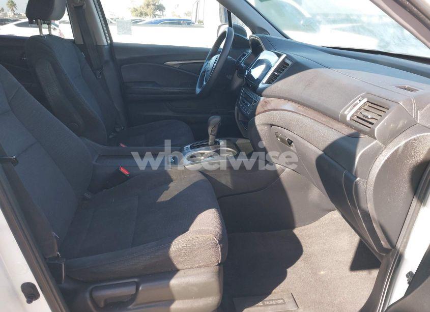 Photo 5 of 2018 Honda Pilot EX (VIN 5FNYF5H39JB003706)