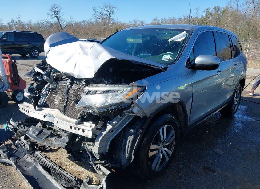 Photo 2 of 2018 Honda Pilot EX (VIN 5FNYF5H39JB021560)