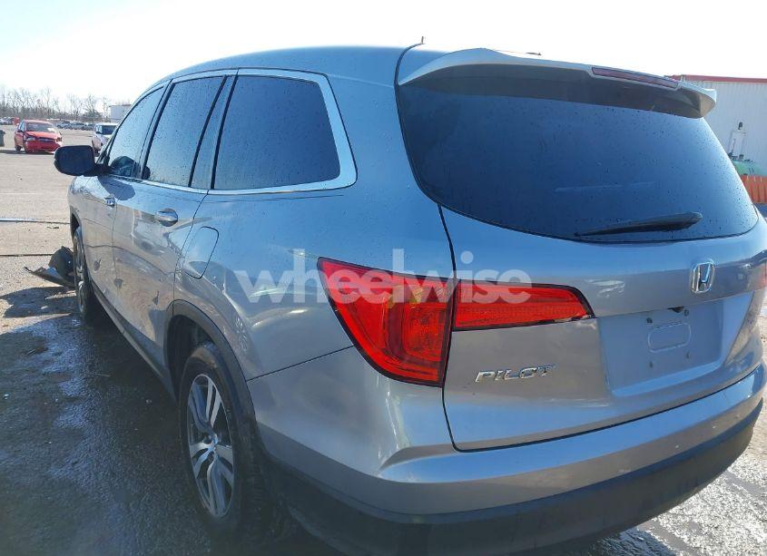 Photo 3 of 2018 Honda Pilot EX (VIN 5FNYF5H39JB021560)
