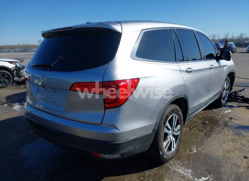 Photo 4 of 2018 Honda Pilot EX (VIN 5FNYF5H39JB021560)