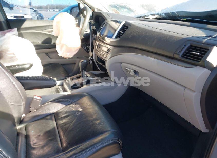 Photo 5 of 2018 Honda Pilot EX (VIN 5FNYF5H39JB021560)