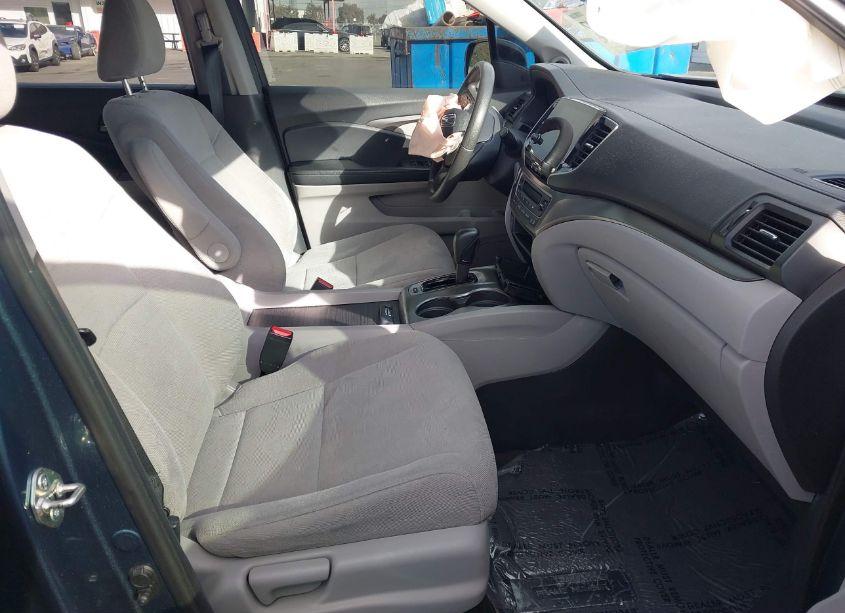 Photo 5 of 2019 Honda Pilot EX (VIN 5FNYF5H39KB017705)