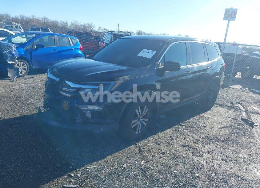 Photo 2 of 2018 Honda Pilot EX (VIN 5FNYF5H3XJB023625)