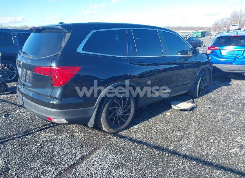 Photo 4 of 2018 Honda Pilot EX (VIN 5FNYF5H3XJB023625)