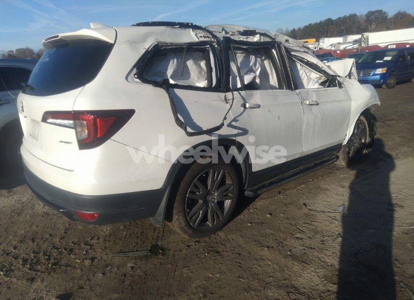 Photo 4 of 2022 Honda Pilot 2WD SPORT (VIN 5FNYF5H3XNB033433)