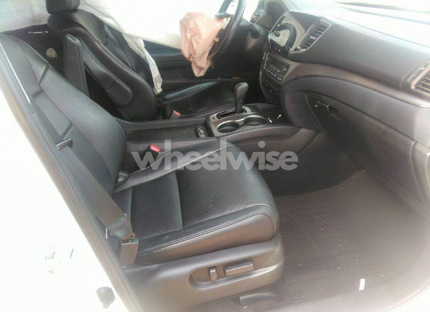 Photo 5 of 2019 Honda Pilot EX-L (VIN 5FNYF5H41KB009302)