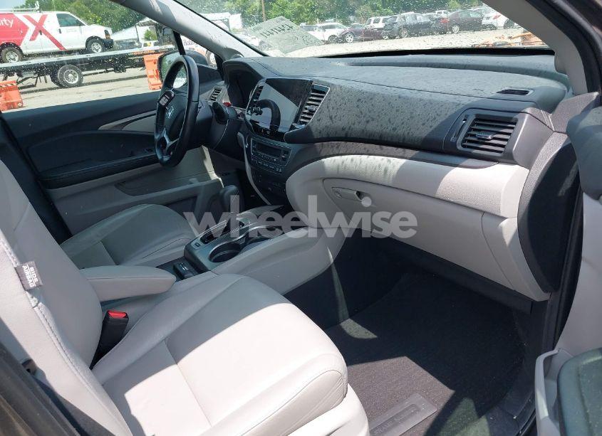 Photo 5 of 2019 Honda Pilot EX-L (VIN 5FNYF5H4XKB018306)