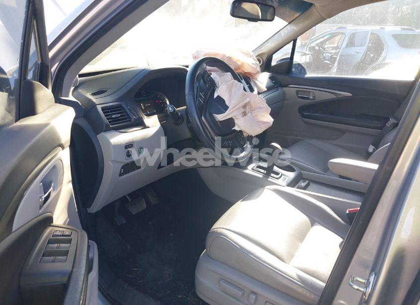 Photo 5 of 2016 Honda Pilot EX-L (VIN 5FNYF5H50GB013728)