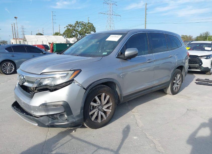 Photo 2 of 2019 Honda Pilot EX-L (VIN 5FNYF5H51KB040333)