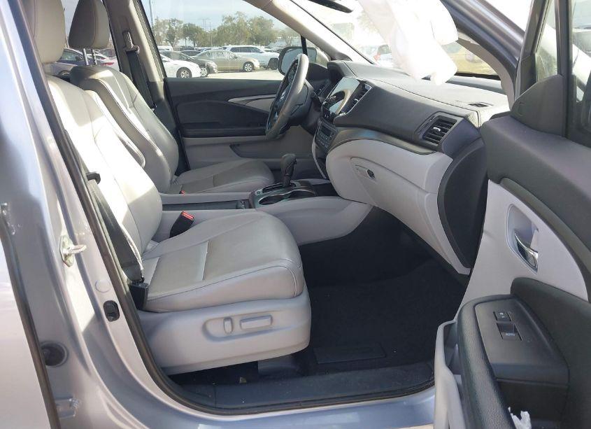 Photo 5 of 2019 Honda Pilot EX-L (VIN 5FNYF5H51KB040333)