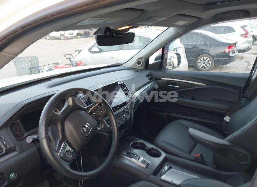 Photo 5 of 2021 Honda Pilot 2WD EX-L (VIN 5FNYF5H51MB037404)