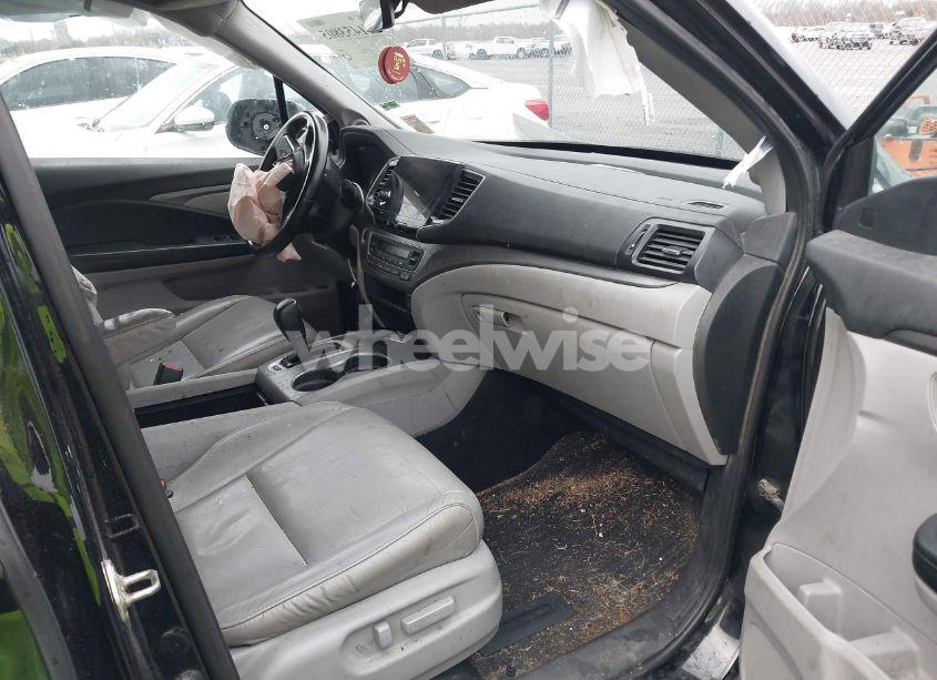 Photo 5 of 2019 Honda Pilot EX-L (VIN 5FNYF5H52KB016445)