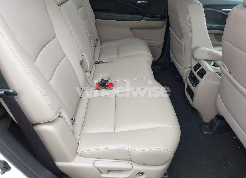 Photo 8 of 2022 Honda Pilot 2WD EX-L (VIN 5FNYF5H52NB003232)