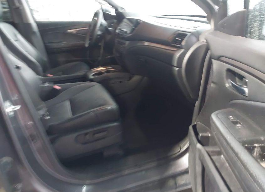 Photo 5 of 2022 Honda Pilot 2WD EX-L (VIN 5FNYF5H52NB017003)