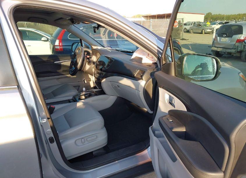 Photo 5 of 2021 Honda Pilot 2WD EX-L (VIN 5FNYF5H53MB045911)