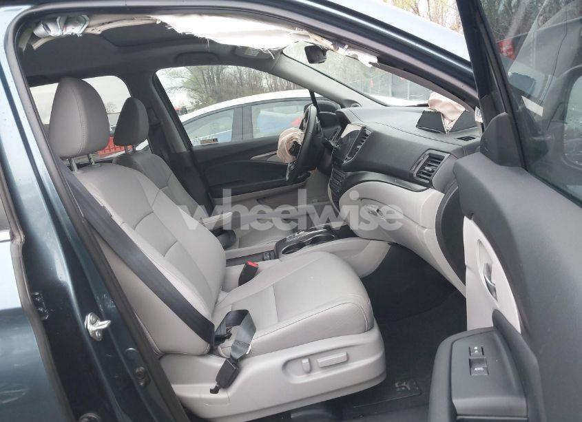 Photo 5 of 2022 Honda Pilot 2WD EX-L (VIN 5FNYF5H53NB006219)