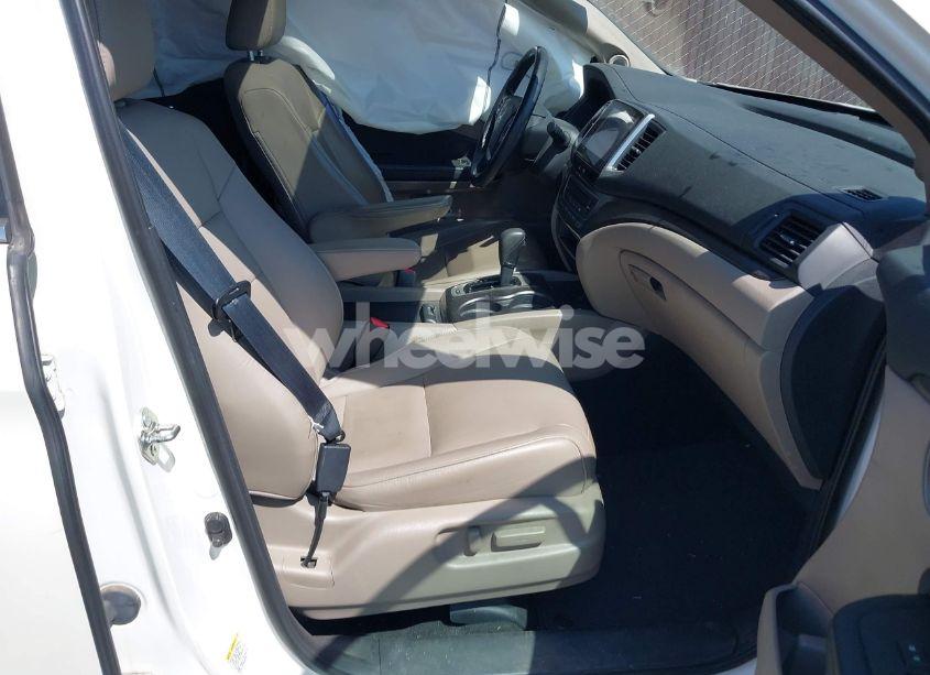 Photo 5 of 2016 Honda Pilot EX-L (VIN 5FNYF5H54GB037742)