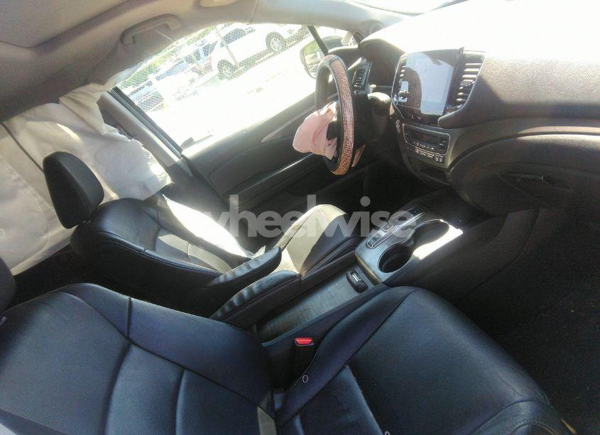 Photo 5 of 2021 Honda Pilot 2WD EX-L (VIN 5FNYF5H54MB031807)