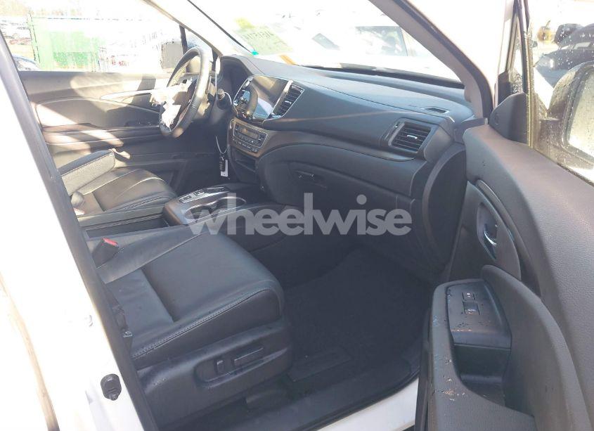 Photo 5 of 2022 Honda Pilot 2WD EX-L (VIN 5FNYF5H54NB036152)