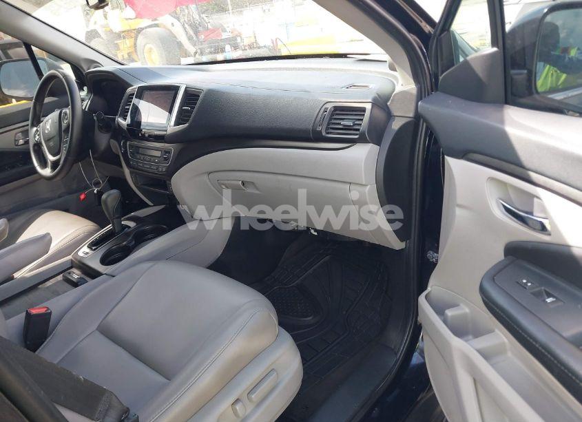 Photo 5 of 2016 Honda Pilot EX-L (VIN 5FNYF5H55GB032551)