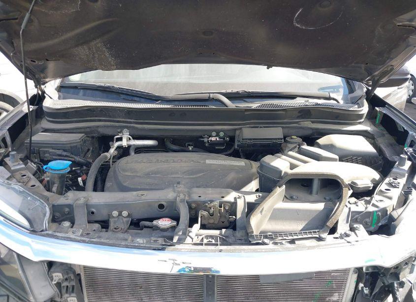 Photo 10 of 2018 Honda Pilot EX-L (VIN 5FNYF5H55JB022819)