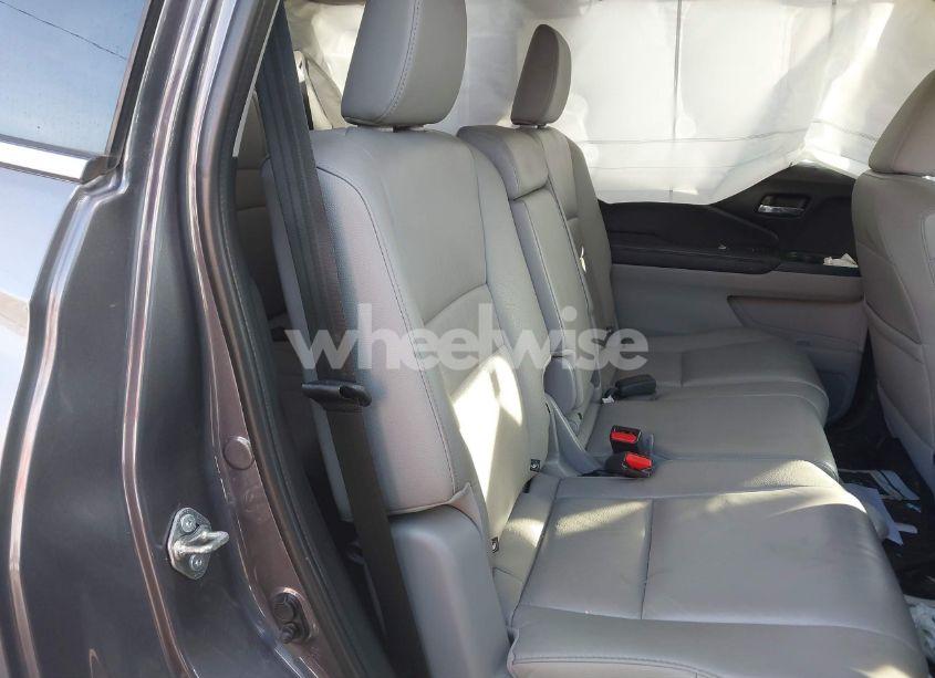Photo 8 of 2018 Honda Pilot EX-L (VIN 5FNYF5H55JB027955)