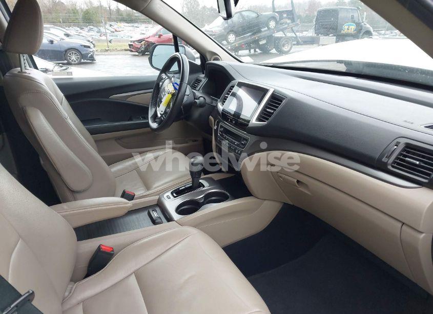 Photo 5 of 2018 Honda Pilot EX-L (VIN 5FNYF5H55JB031617)