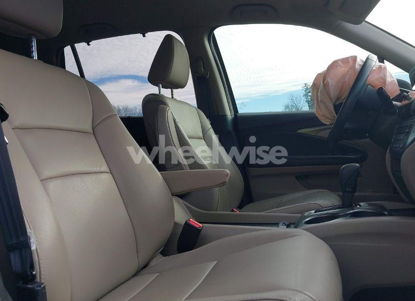 Photo 5 of 2019 Honda Pilot EX-L (VIN 5FNYF5H55KB036219)