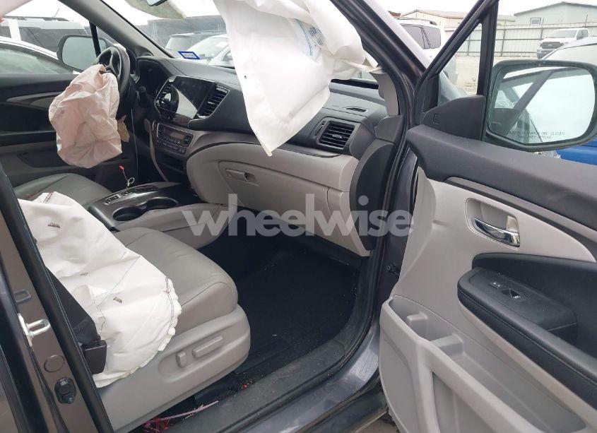 Photo 5 of 2022 Honda Pilot 2WD EX-L (VIN 5FNYF5H55NB000986)