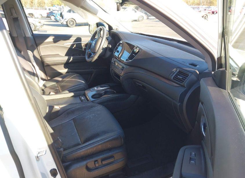 Photo 5 of 2022 Honda Pilot 2WD EX-L (VIN 5FNYF5H55NB009641)