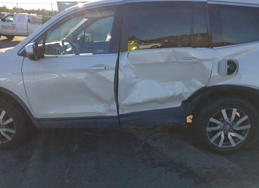 Photo 6 of 2022 Honda Pilot 2WD EX-L (VIN 5FNYF5H55NB009641)