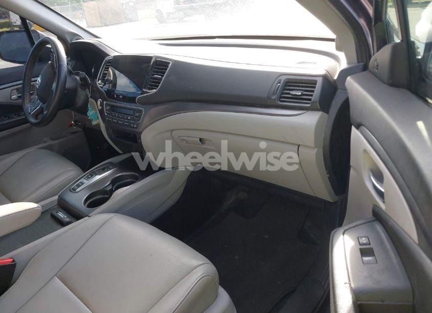 Photo 5 of 2021 Honda Pilot 2WD EX-L (VIN 5FNYF5H56MB011624)