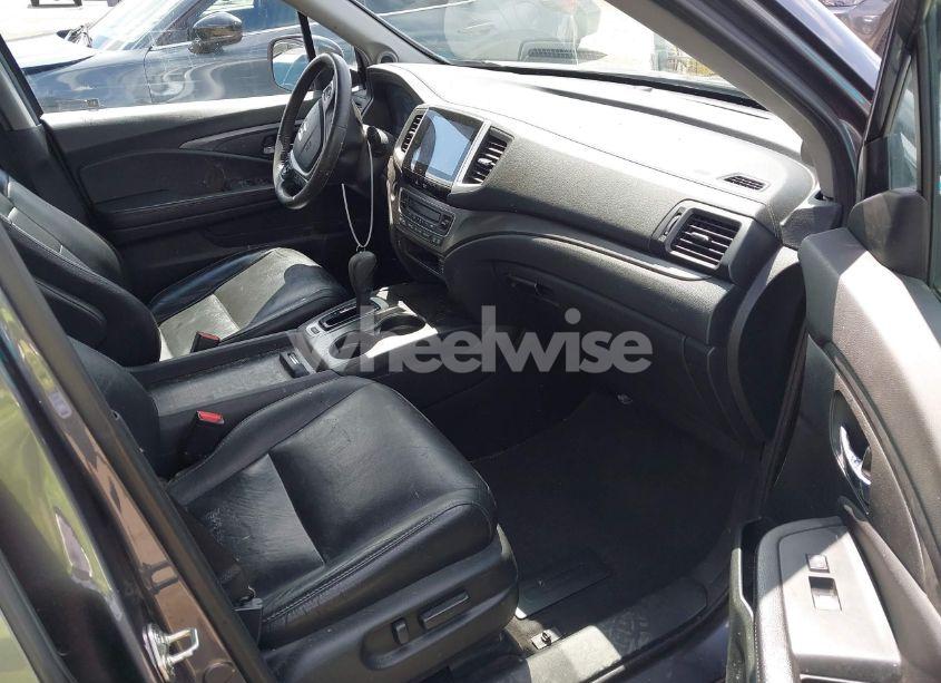 Photo 5 of 2017 Honda Pilot EX-L (VIN 5FNYF5H57HB005353)